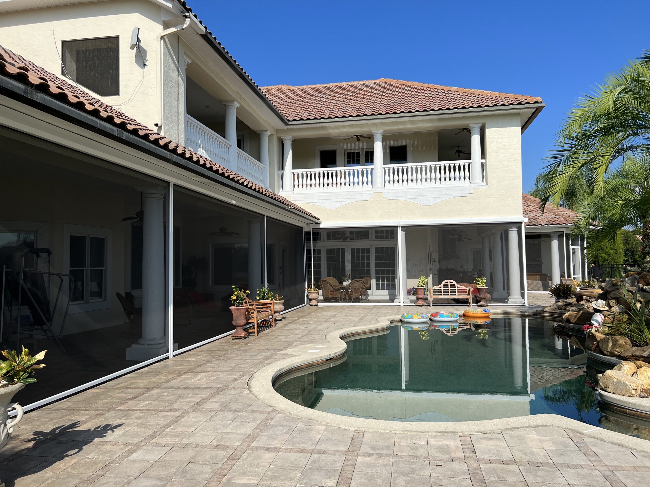 Leesburg retractable screens