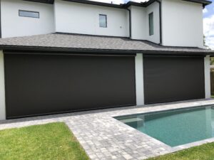 Cocoa Retractable Screens